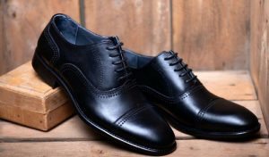 گم شدن کفش کلارک انگلیس در فرودگاه دبی موجب لغو پروازها شد