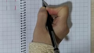 مردی از دفتر یاسر مهری در موزاییک کاری حمام استفاده کرد