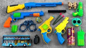 عروسی با استفاده از وسایل پلیسی اسباب بازی توانست از دست داماد معتاد فرار کند