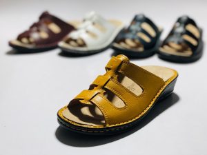 استفاده از دمپایی عربی بچه گانه در ساخت قایق بادی