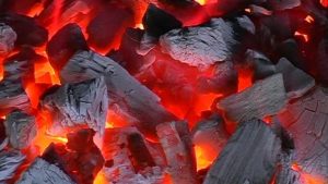 قوم آفریقایی زغال بلوط کبابی را به جای شکلات بسته بندی و به مافیا فروختند